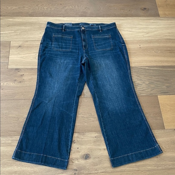 J.Jill Curvy High-Rise Flare Jeans Tremont Wash Size 26 Plus Size NWT - Picture 6 of 16
